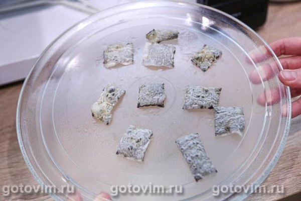Чипсы из нори и рисовой бумаги в микроволновке