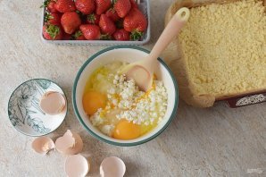 Пирог с клубникой и творогом Пирог с клубникой и творогом