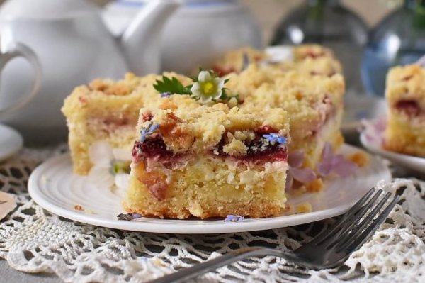 Пирог с клубникой и творогом Пирог с клубникой и творогом
