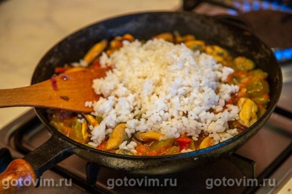 Черноморские мидии с рисом и овощами