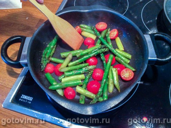 Салат «Нисуаз» со спаржей и консервированной рыбой Салат «Нисуаз» со спаржей и консервированной рыбой