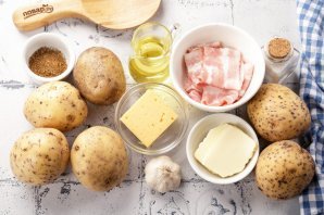 Картофель с беконом в духовке