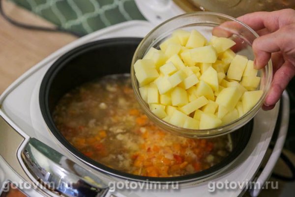 Рыбный суп на бульоне из красной рыбы с сельдереем в мультиварке Рыбный суп на бульоне из красной рыбы с сельдереем в мультиварке