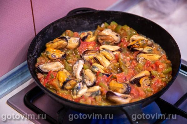 Черноморские мидии с рисом и овощами