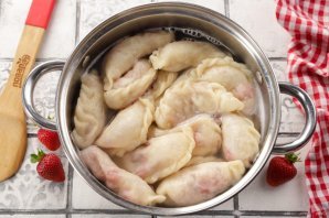 Вареники с клубникой Вареники с клубникой