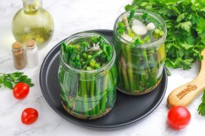 Маринованный молодой чеснок