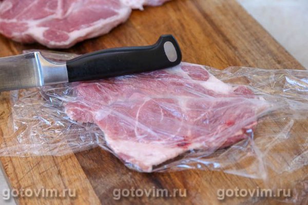 Рулетики из свинины с жареными лисичками в сметане Рулетики из свинины с жареными лисичками в сметане