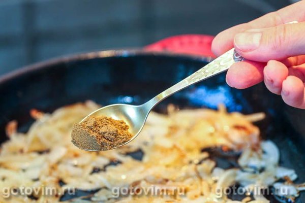 Стейки из лосося с пряными баклажанами с  изюмом