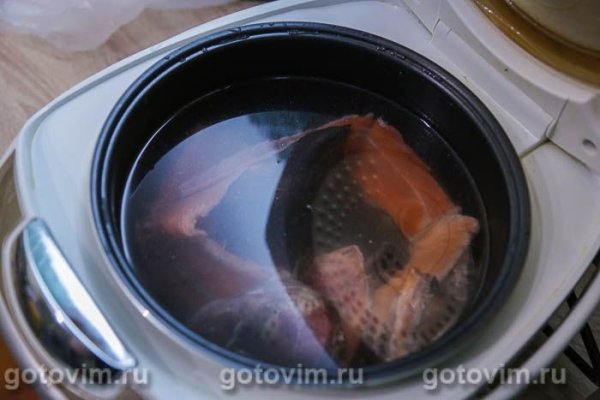 Рыбный суп на бульоне из красной рыбы с сельдереем в мультиварке Рыбный суп на бульоне из красной рыбы с сельдереем в мультиварке