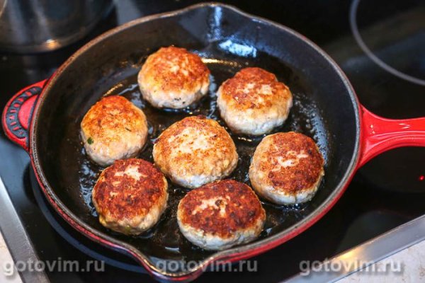 Котлеты из свинины и курицы с сыром чанах Котлеты из свинины и курицы с сыром чанах