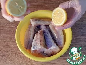Минтай запечённый под грибным соусом Минтай запечённый под грибным соусом