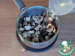 Минтай запечённый под грибным соусом Минтай запечённый под грибным соусом
