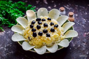 Салат "Подсолнух" с ананасами Салат "Подсолнух" с ананасами