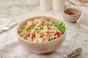 Салат из крабовых палочек и печени трески