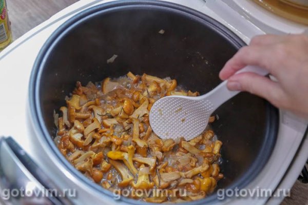 Пикша, жаренная с лисичками в мультиварке Пикша, жаренная с лисичками в мультиварке