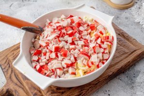 Салат из крабовых палочек и печени трески