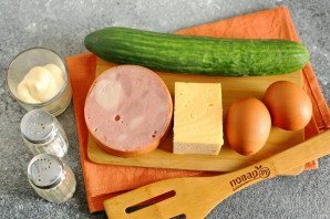 Рецепт салата с ветчиной и сыром