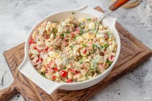 Салат из крабовых палочек и печени трески