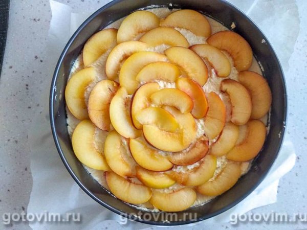 Творожный пирог с персиками и воздушной меренгой