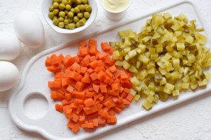 Салат "Столичный" с яблоком Салат "Столичный" с яблоком
