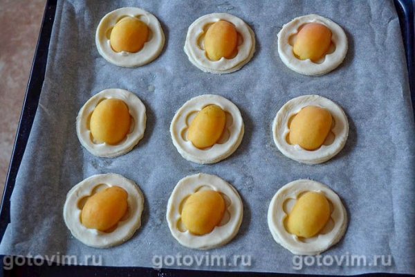 Слойки с абрикосами