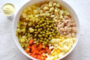 Салат "Столичный" с яблоком Салат "Столичный" с яблоком