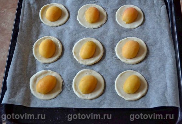 Слойки с абрикосами