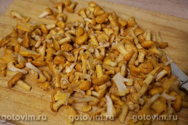 Паста карбонара с беконом и лисичками в мультиварке
