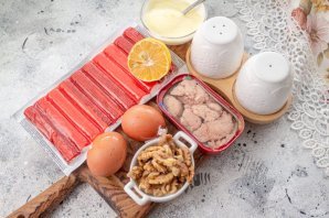 Салат из крабовых палочек и печени трески