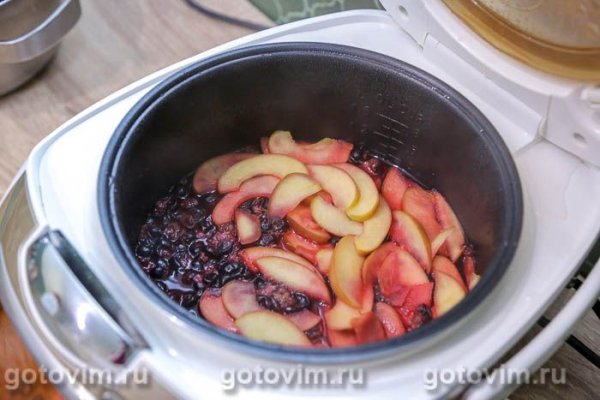 Компот из черной смородины и яблок в мультиварке Компот из черной смородины и яблок в мультиварке