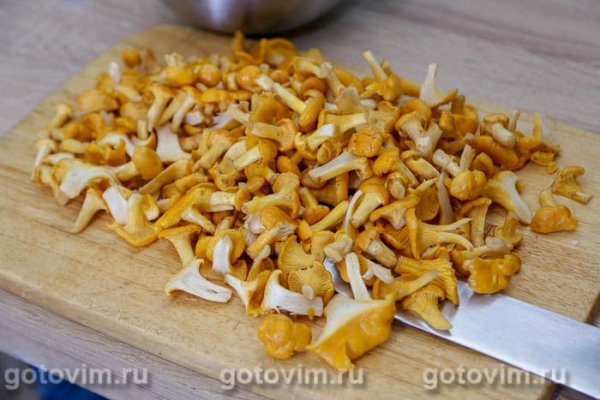 Лисички в сметане в мультиварке 