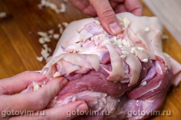 Рулька с жареными лисичками в мультиварке Рулька с жареными лисичками в мультиварке