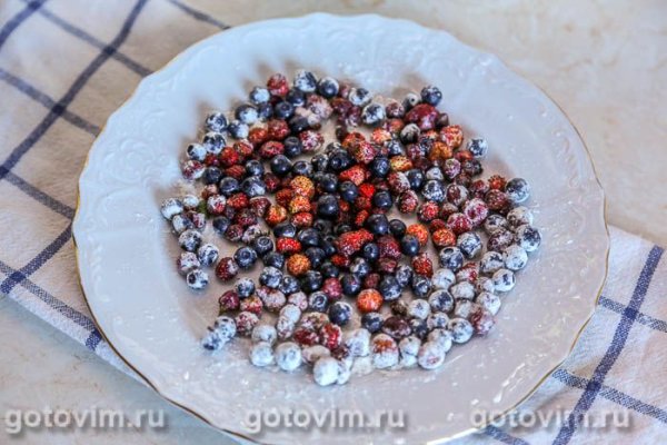 Хрустящие вафли с лесными ягодами