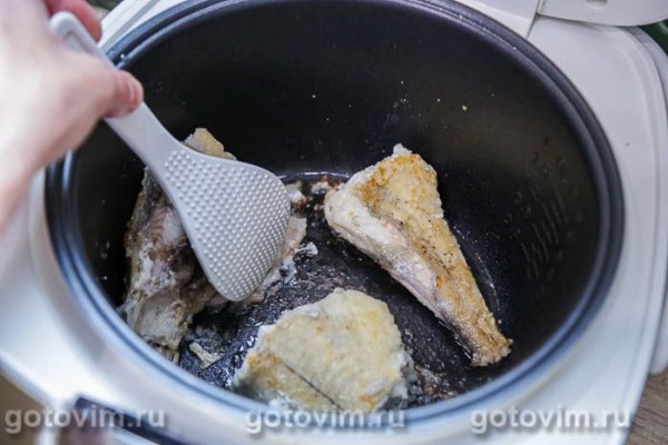 Пикша, жаренная с лисичками в мультиварке Пикша, жаренная с лисичками в мультиварке