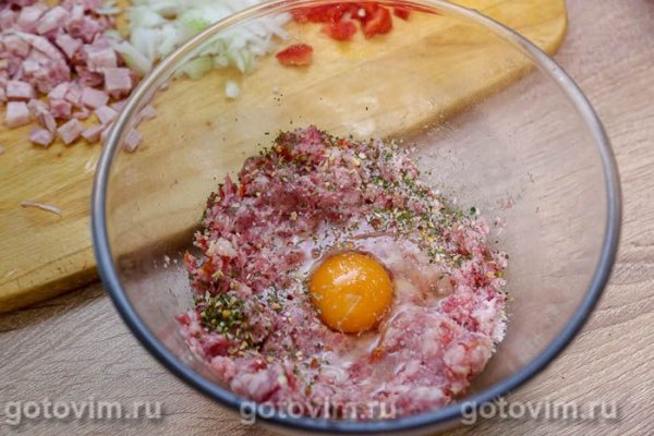 Мясные рулетики с начинкой в мультиварке