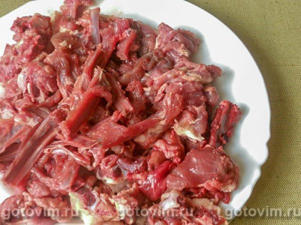 Мясо молодого козленка, тушеное с картофелем 