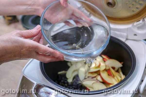 Компот из черной смородины и яблок в мультиварке Компот из черной смородины и яблок в мультиварке