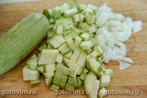 Суп-пюре из кабачков с песто из петрушки