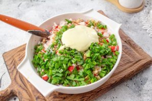Салат из крабовых палочек и печени трески