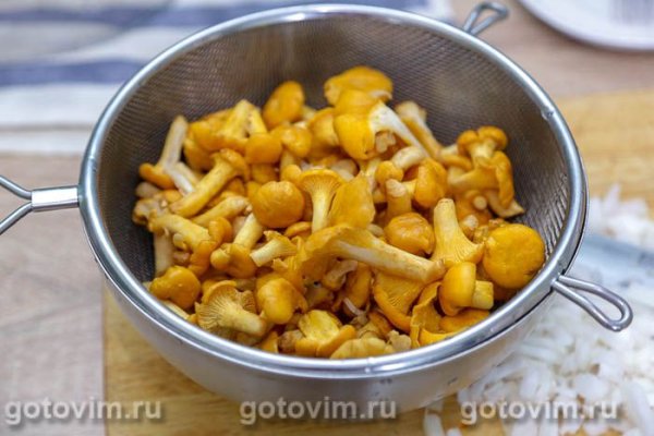 Рулька с жареными лисичками в мультиварке Рулька с жареными лисичками в мультиварке