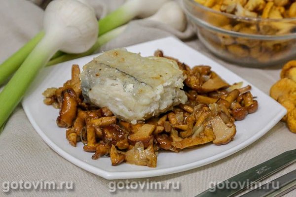 Пикша, жаренная с лисичками в мультиварке Пикша, жаренная с лисичками в мультиварке