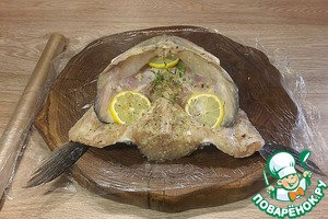 Щучья голова с чесноком в духовке