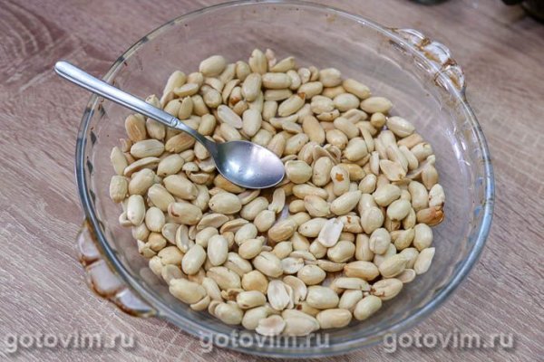 Жареный арахис с аджикой и чесноком в микроволновке Жареный арахис с аджикой и чесноком в микроволновке