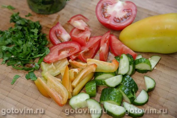 Овощной салат с адыгейским сыром и сванской солью Овощной салат с адыгейским сыром и сванской солью