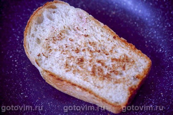 Тост с проростками бобов мунг, жареной свеклой и яйцом-пашот Тост с проростками бобов мунг, жареной свеклой и яйцом-пашот