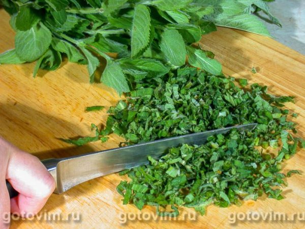 Форель с мятой, запеченная в фольге