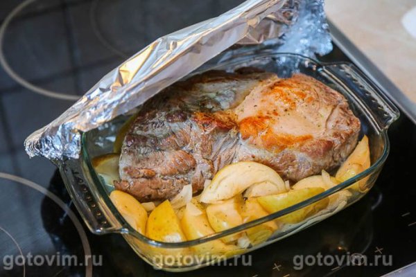 Запеченная свинина с соусом из яблок с горчицей и медом Запеченная свинина с соусом из яблок с горчицей и медом