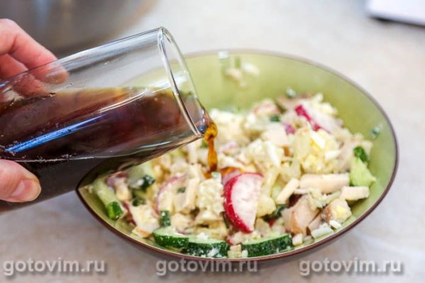 Окрошка на квасе с курицей и цветной капустой Окрошка на квасе с курицей и цветной капустой