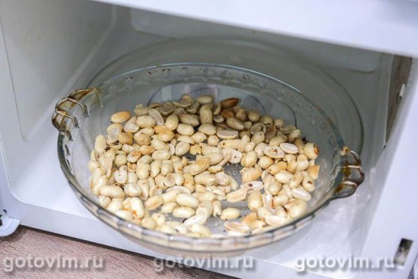 Жареный арахис с аджикой и чесноком в микроволновке Жареный арахис с аджикой и чесноком в микроволновке