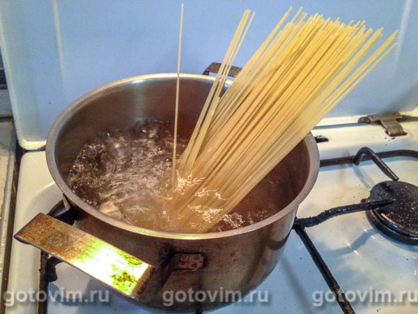 Спагетти с печёным перцем и сыром страчателла Спагетти с печёным перцем и сыром страчателла